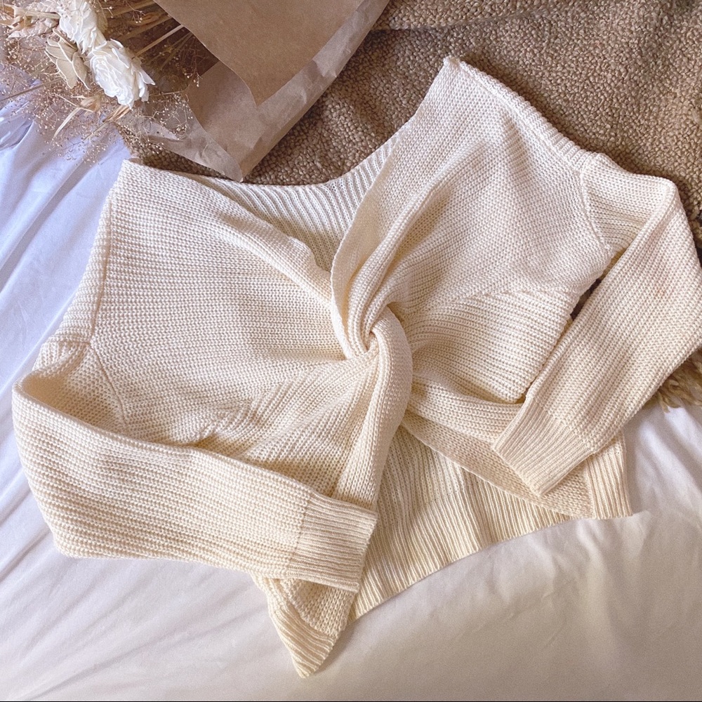 reversible over the shoulder sweater 🤍✨ - Picture 1 of 3